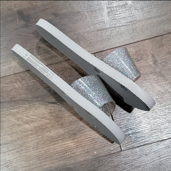 Old Navy Sandals - Picture 2 of 4